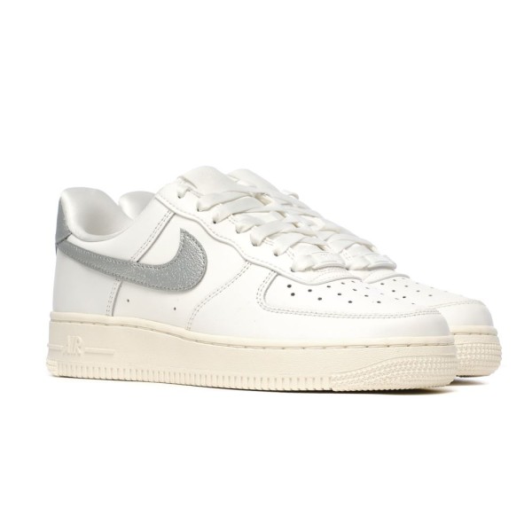 Nike W AIR FORCE 1 '07 ESS TRND DQ7569-100